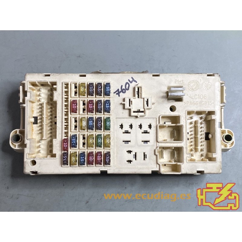 FUSES BOX MAGNETI MARELLI 501209520040 FIAT STILO 1.6i 76KW 103HP 51711819